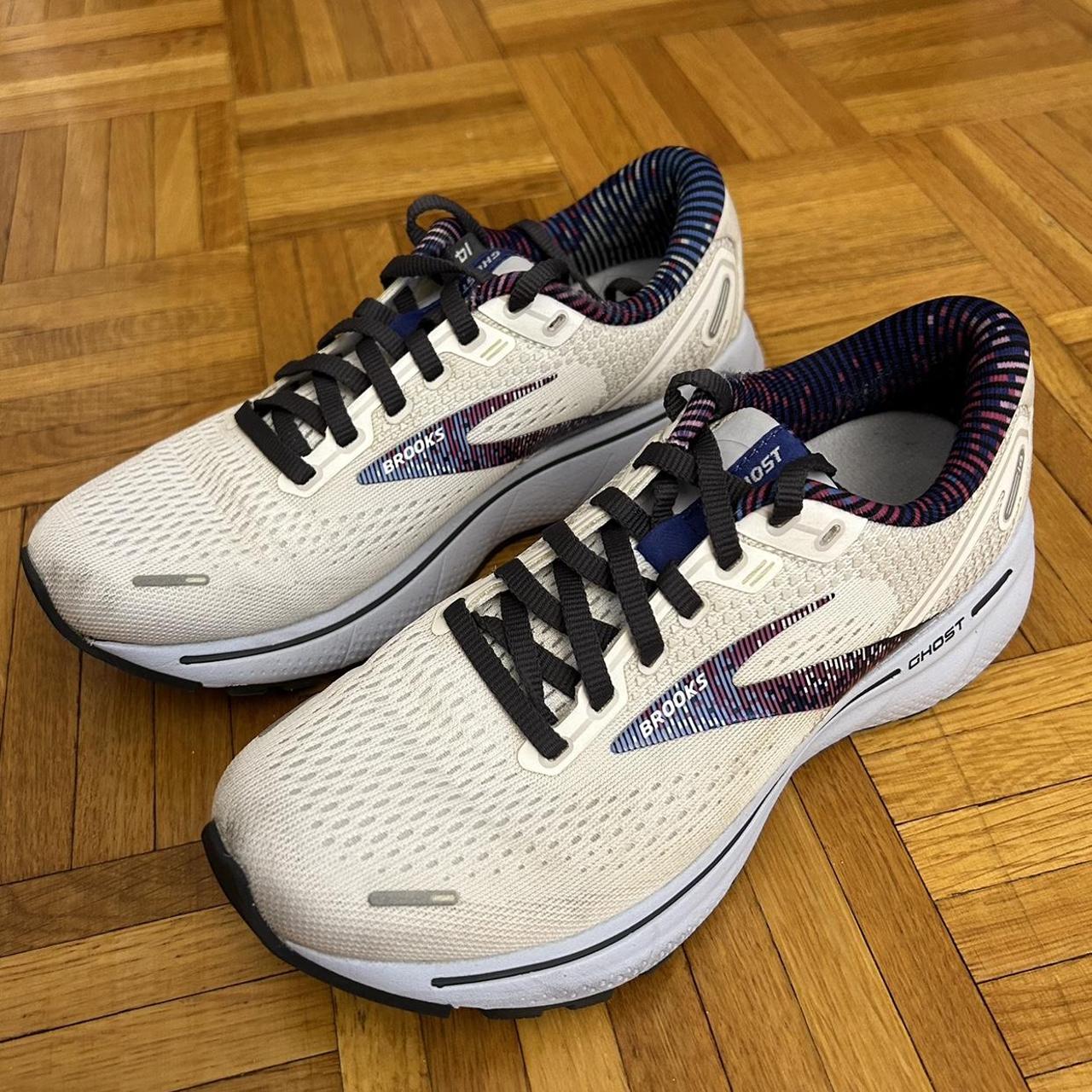 Brooks Women's White and Purple Trainers | Depop