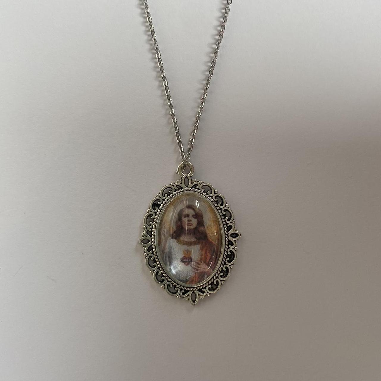 lana del rey as jesus pendant necklace