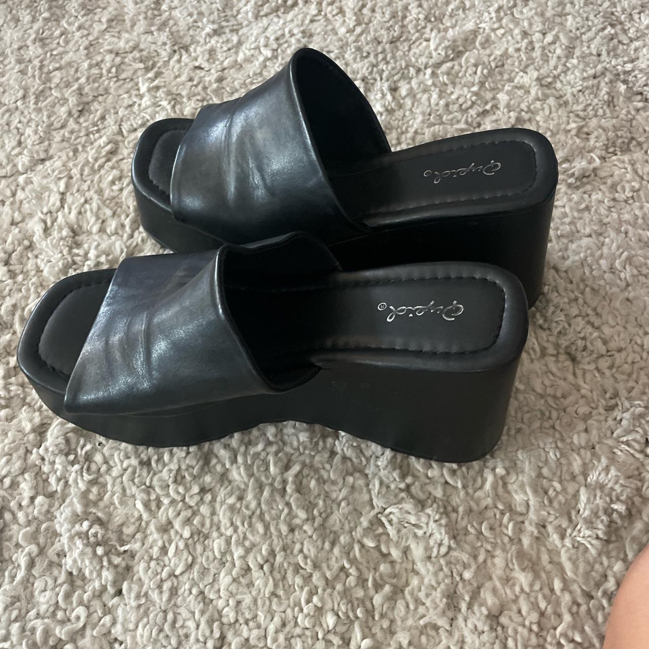 Size 6 and a half, platform sandals!!!! - Depop