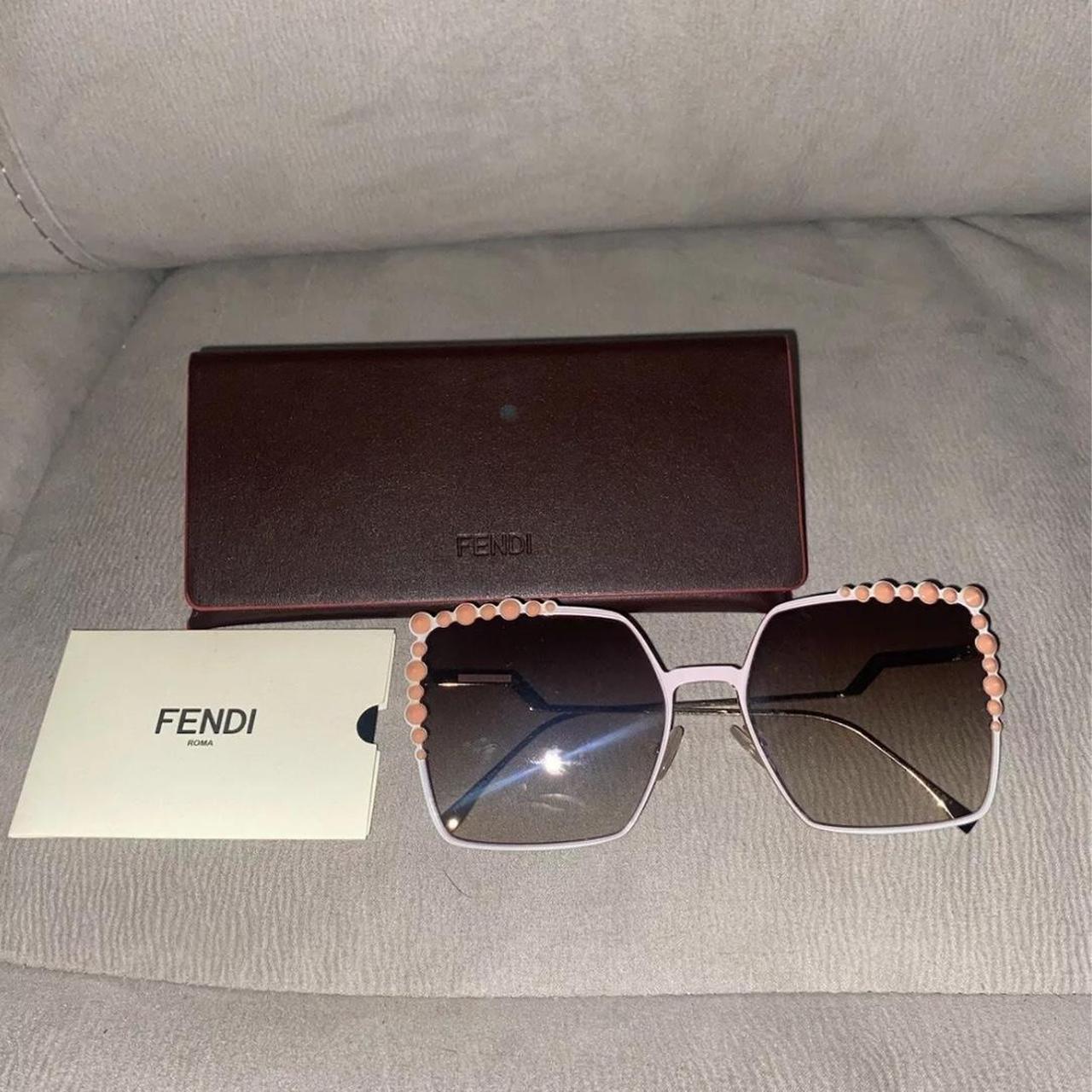 item listed by fashi0nistaa