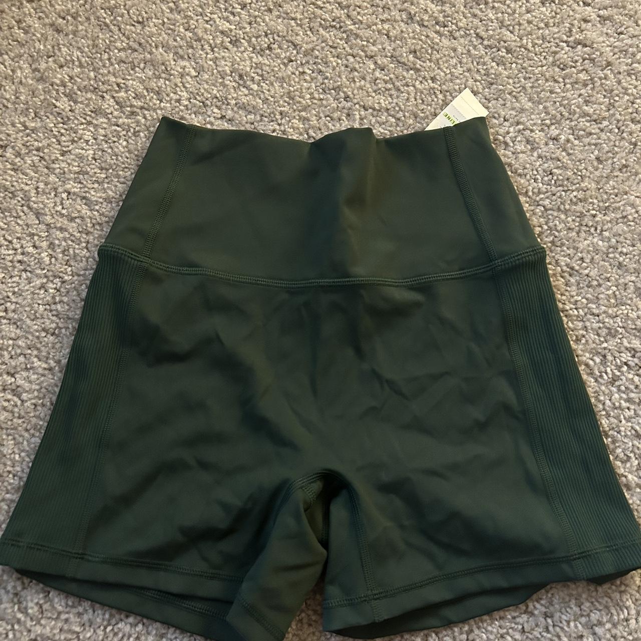 Aerie Women's Green Shorts (2)