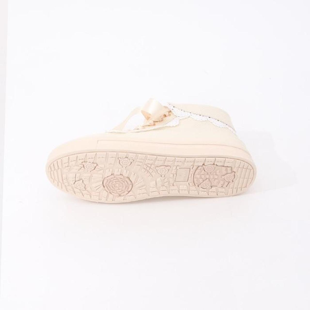 Women's Cream Trainers Depop