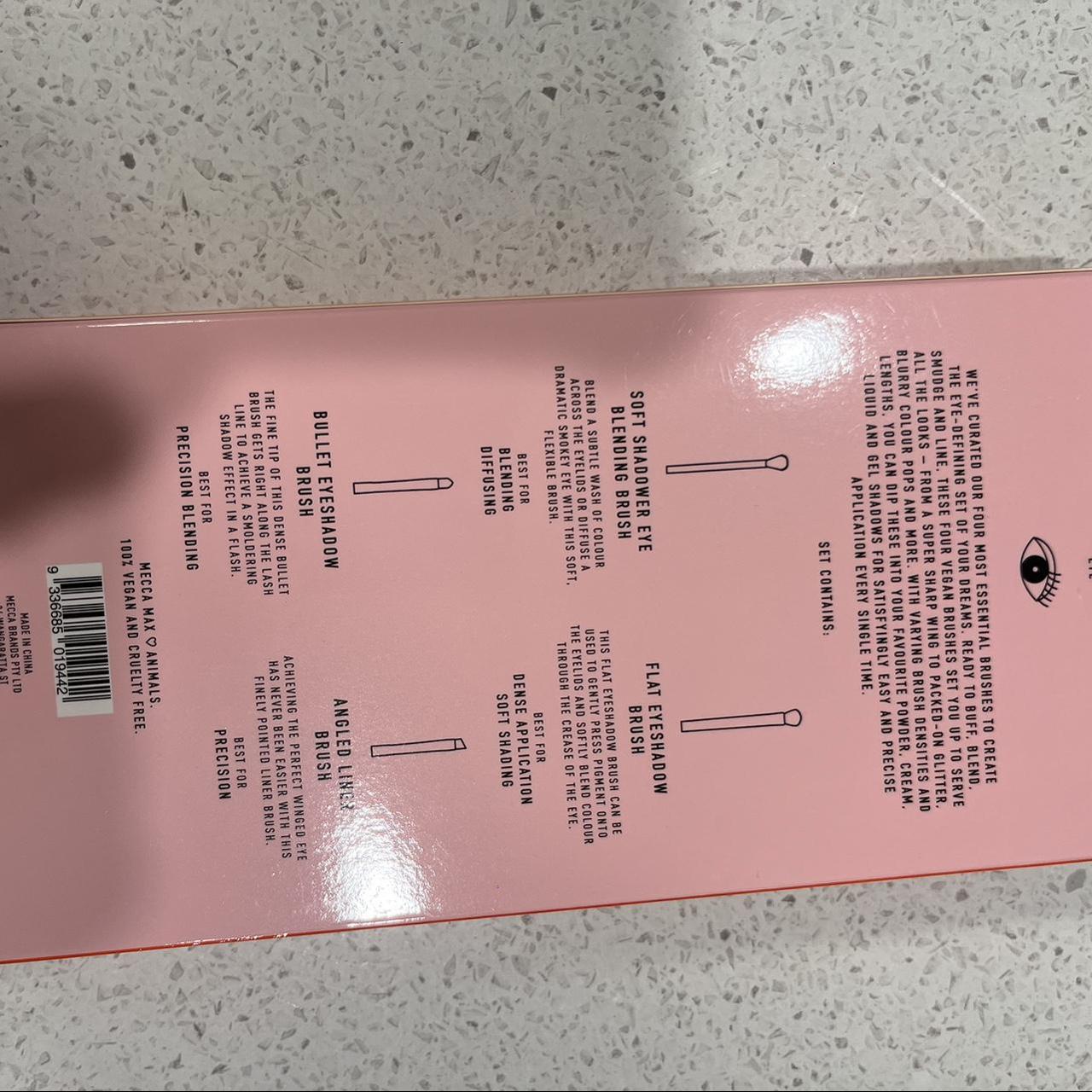 mecca eyeshadow brushes Depop