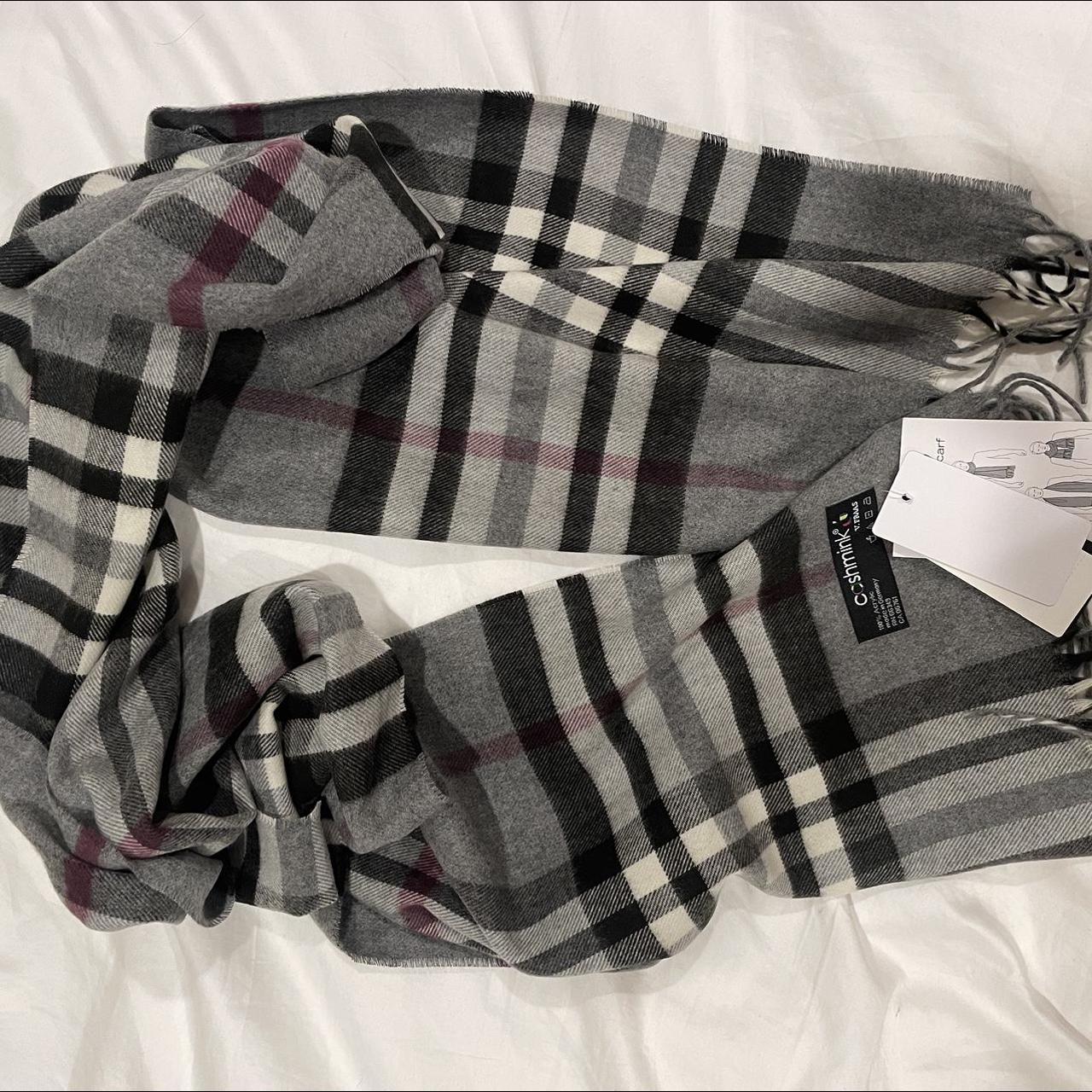 Burberry scarf outlet depop