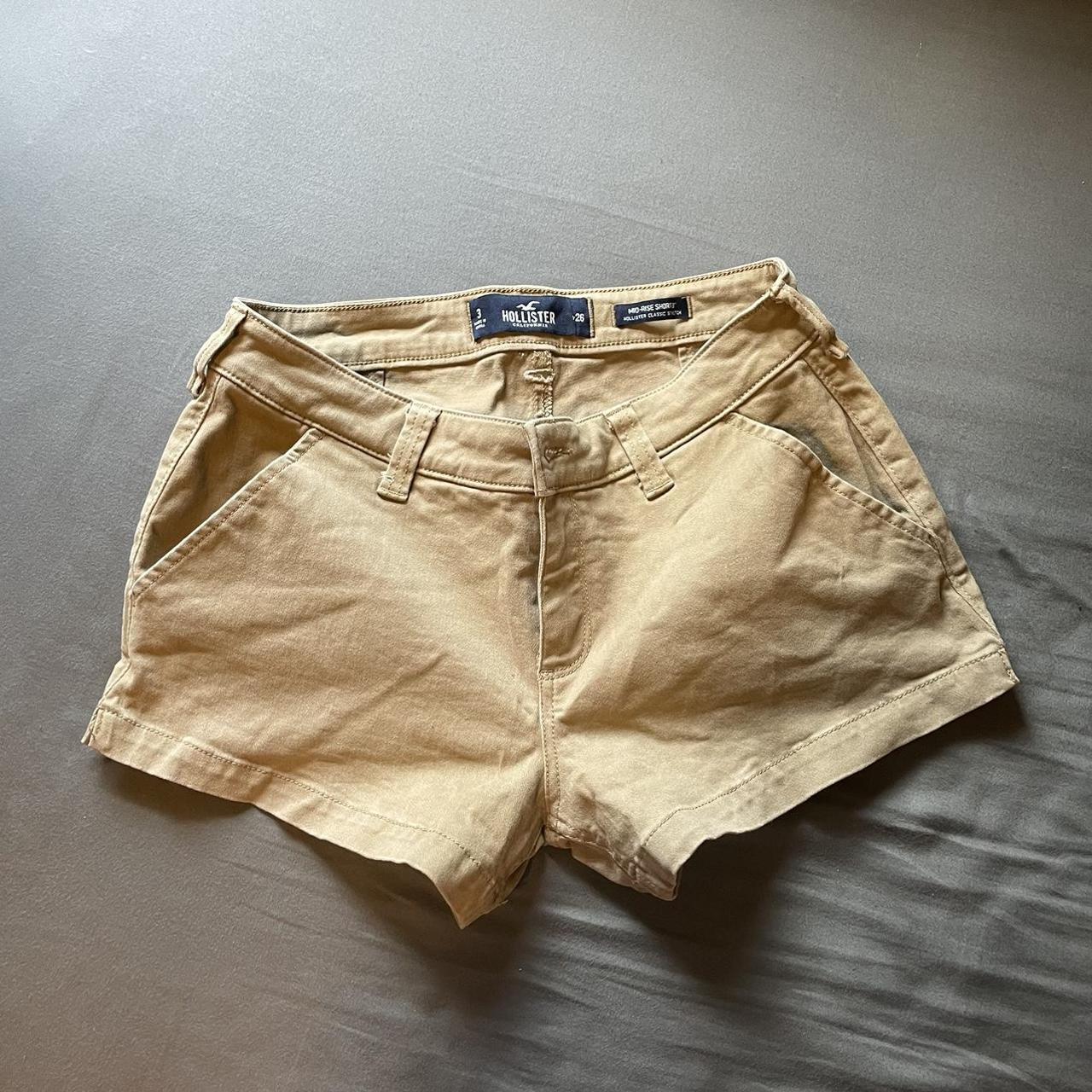 Hollister khaki hotsell shorts women