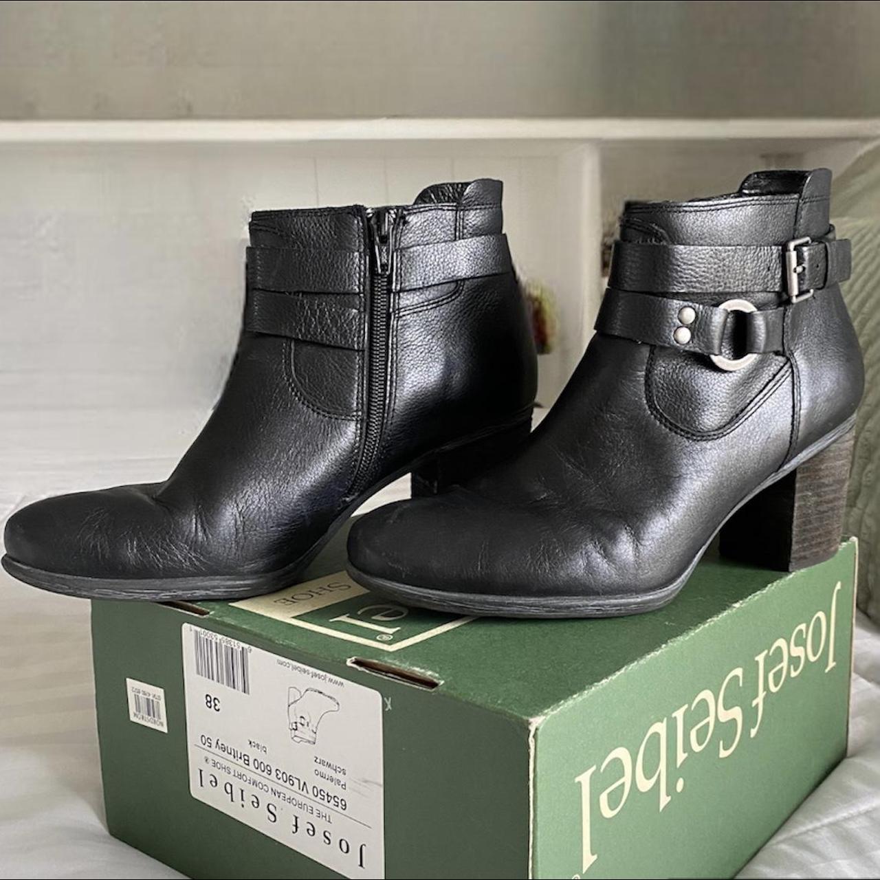 Josef Seibel Women's Black Boots Depop