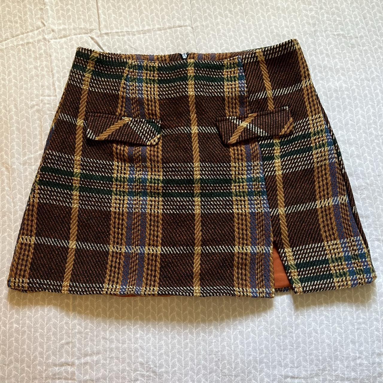 a cute plaid skirt, from cider, for the fall🌝🌝... Depop