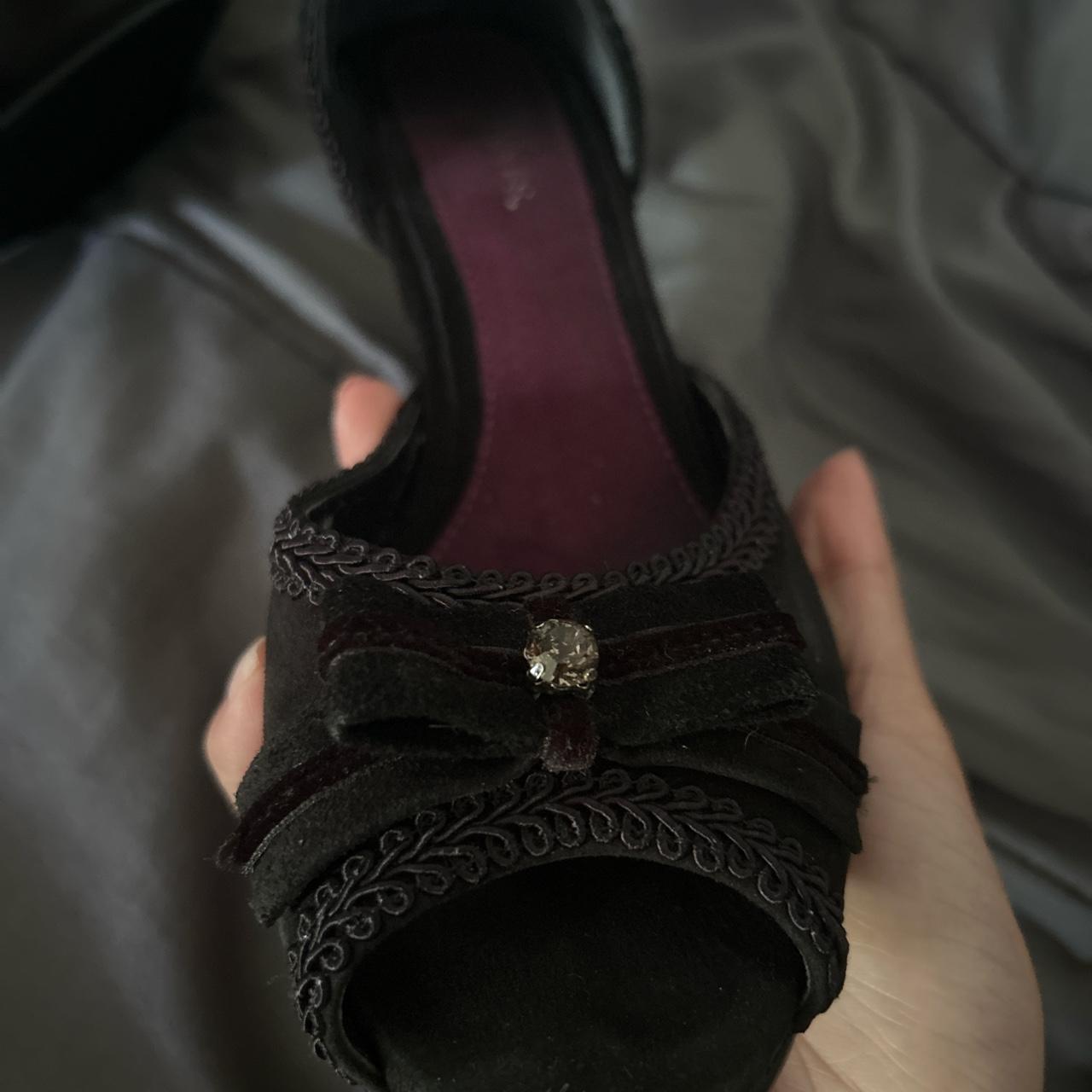 Aerosoles Women's Black and Burgundy Courts (2)