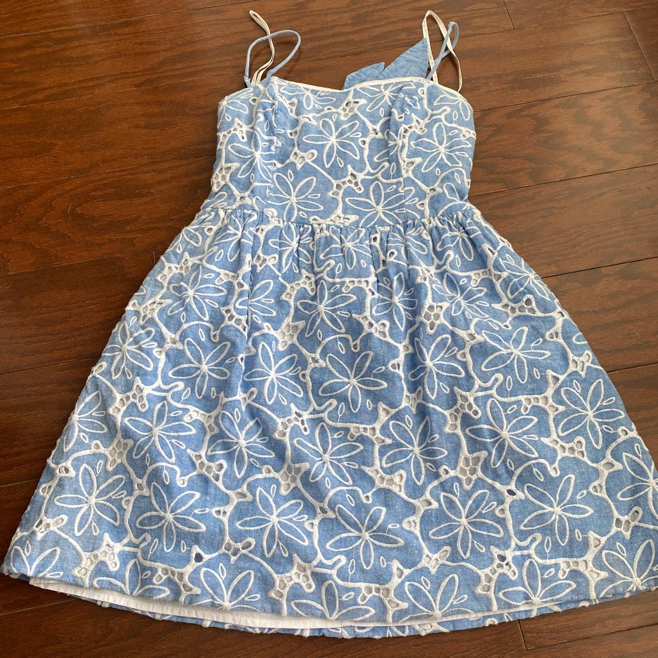 Lilly Pulitzer blue and white flower geometric dress... - Depop