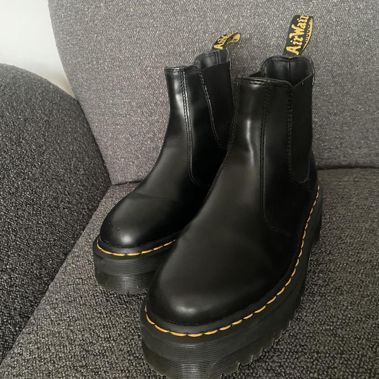 heeled chelsea boot dr marten