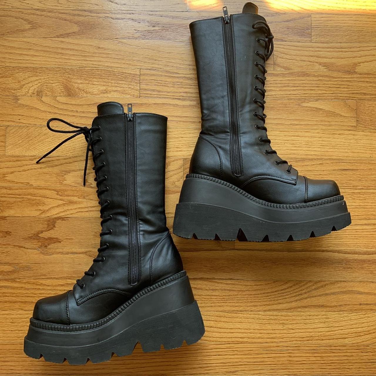 demonia shaker 72 only worn a couple of times,... Depop