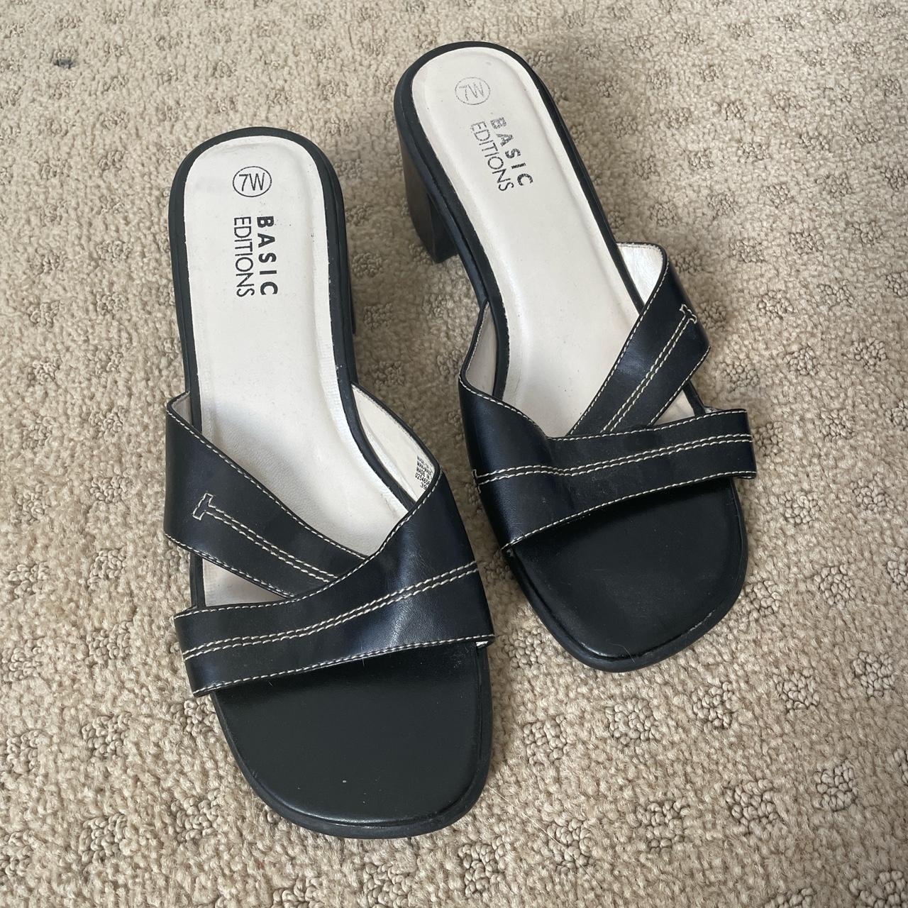 90s sandals ~1.5 in heel - Depop