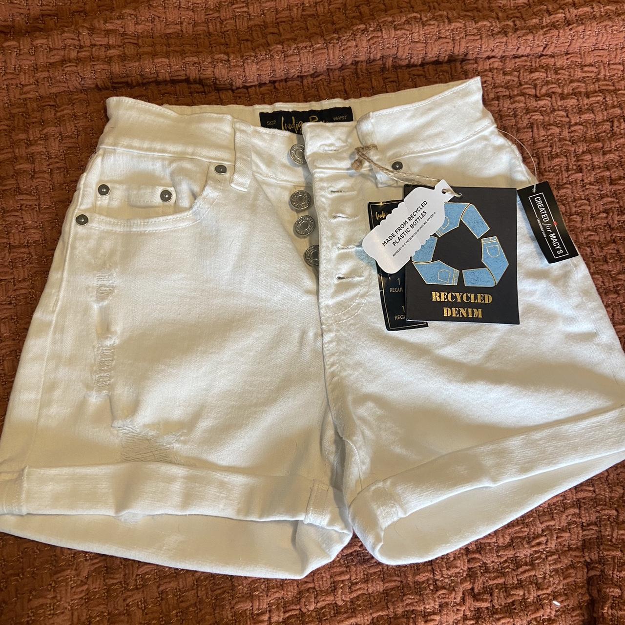 Macy's Women's White Shorts Depop