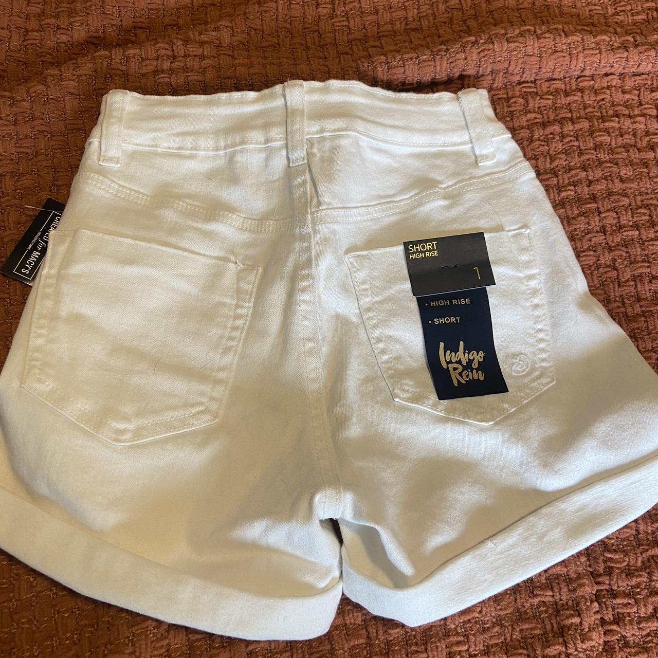 Macy's Women's White Shorts Depop