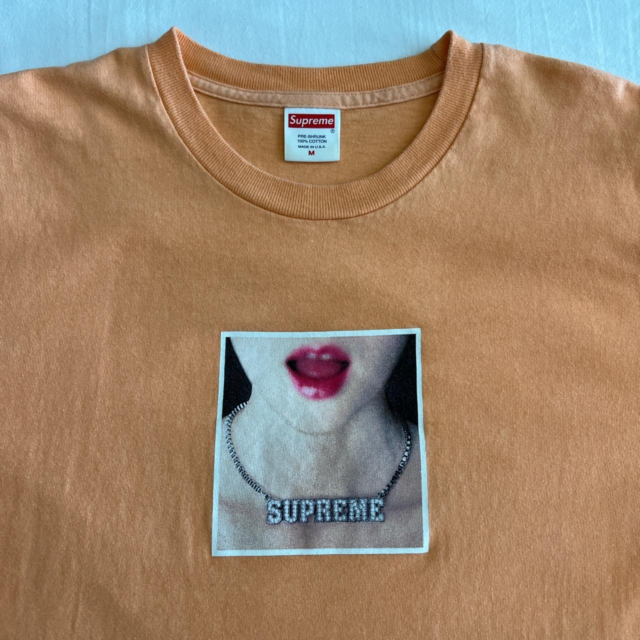 Supreme necklace 2024 tee white