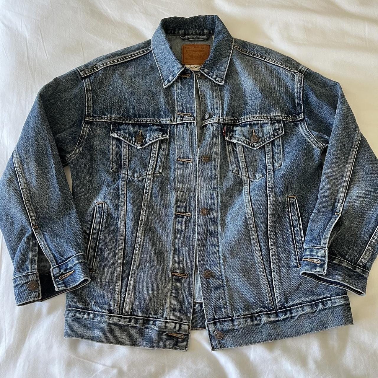 levi’s denim trucket jacket xs prettiest medium... - Depop