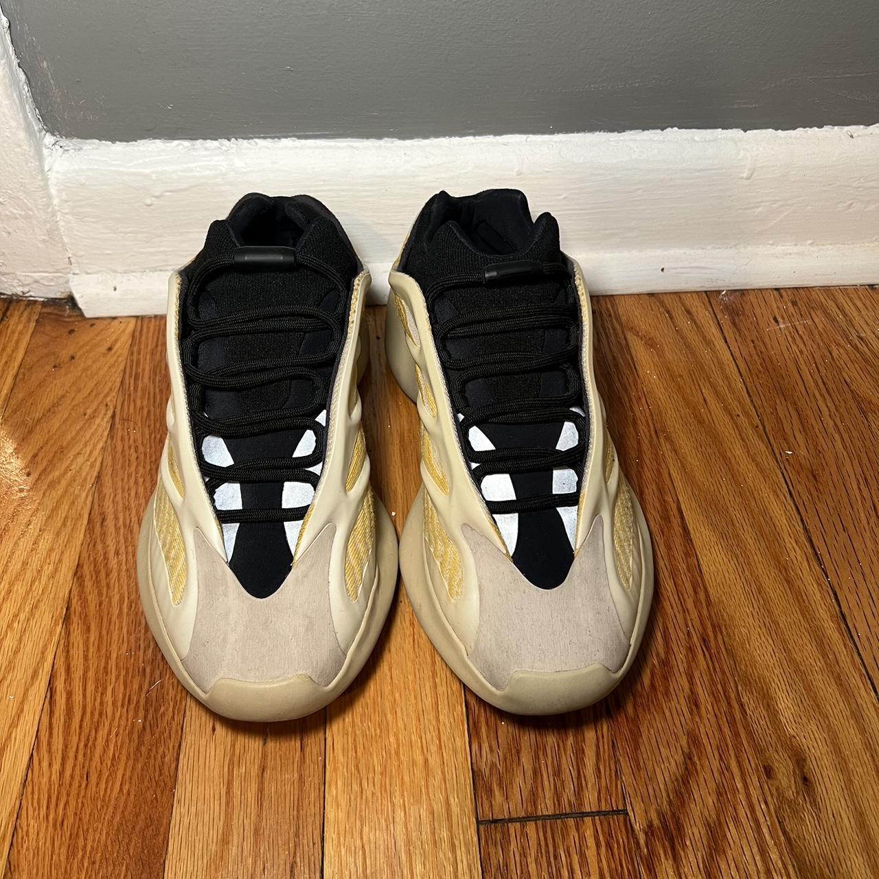 yeezy 700 v3 shoe laces