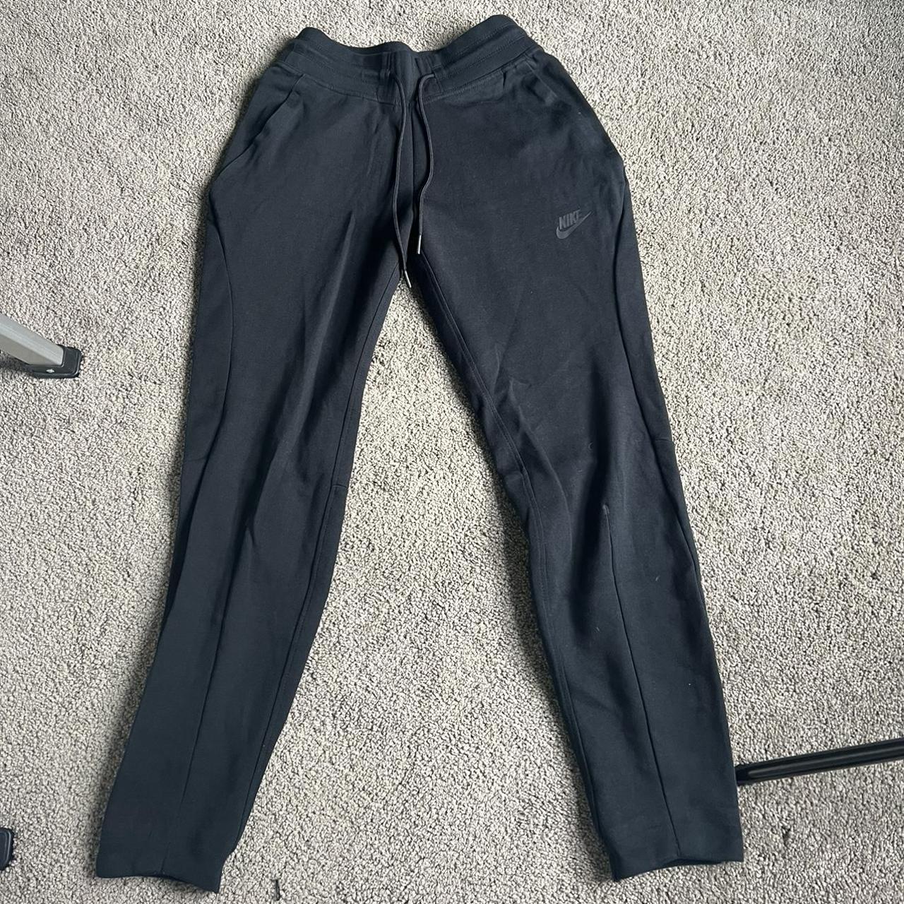 womens nike tracksuit joggers