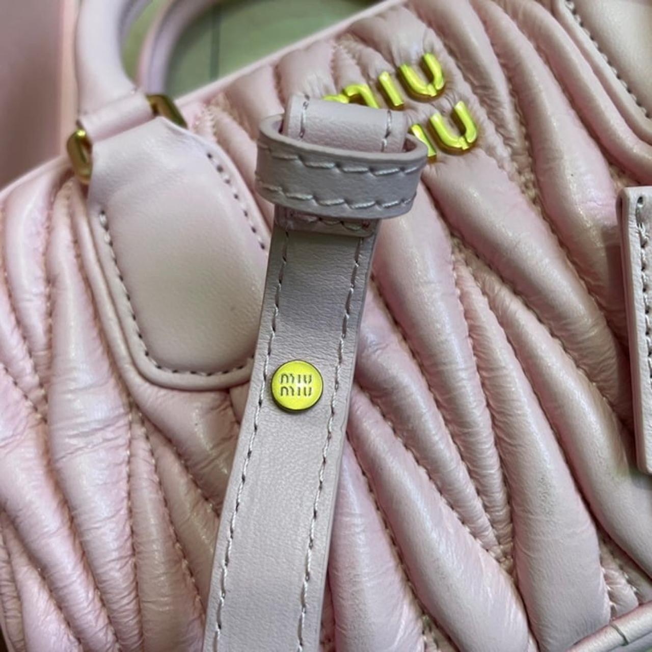 関税・送料込 MIU MIU Pastel pink sponge バッグ 関税・送料込 MIU MIU Pastel pink sponge バッグ