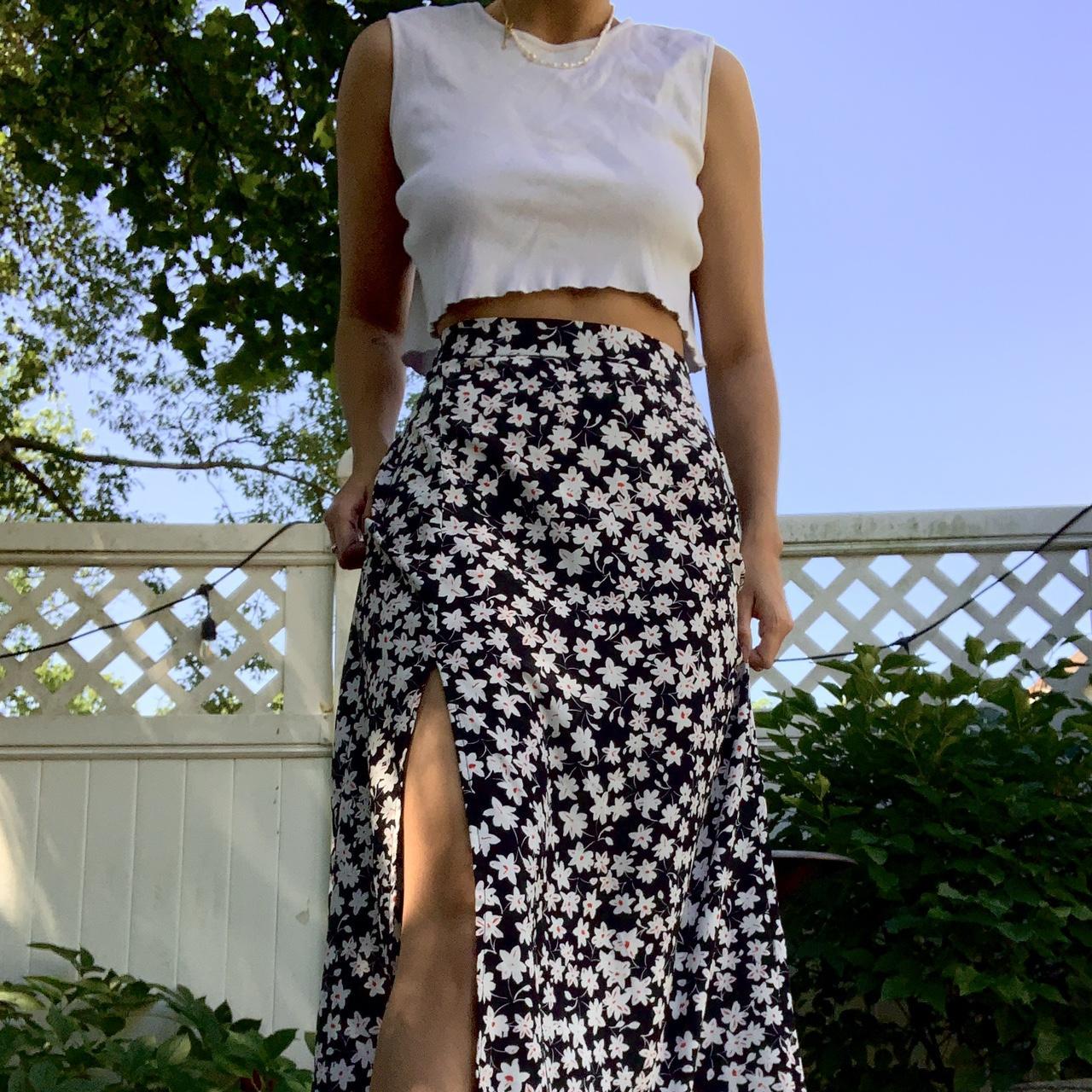 Cuuuute Leith Midi Floral Skirt Size Xs The Waist Depop