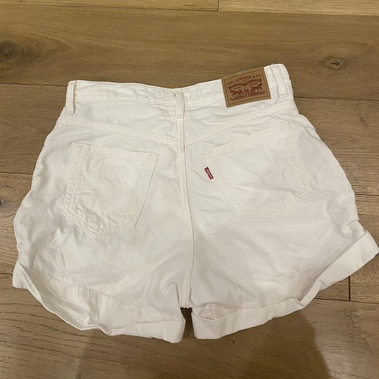 Levi S Women S White Shorts Depop   P0 