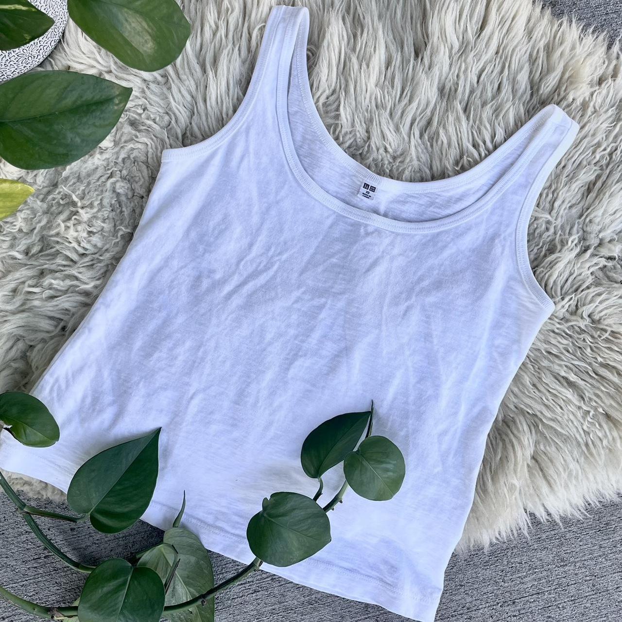 UNIQLO Women's White Vest Depop
