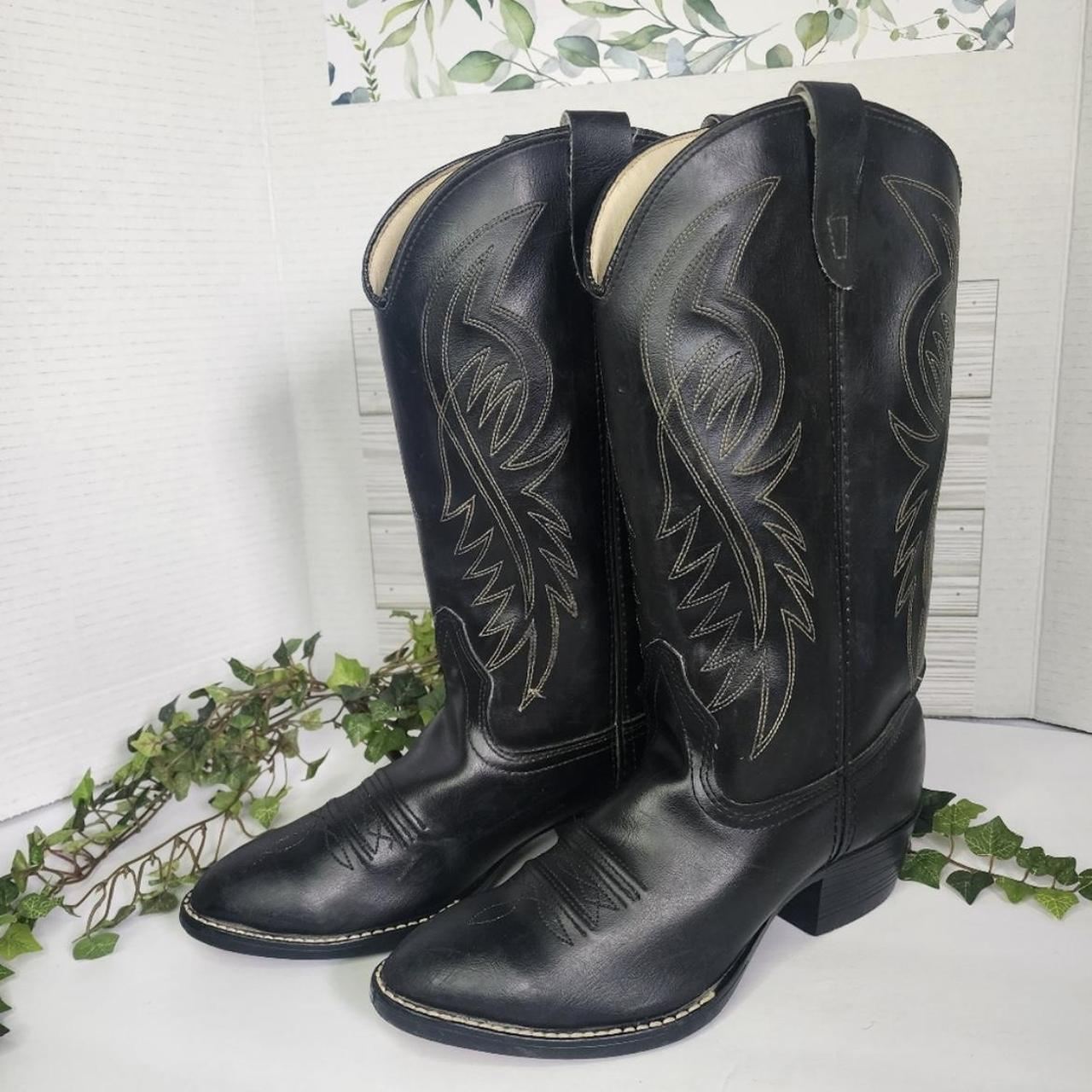 bronco cowboy boots - size 9 in women footbed is a... - Depop