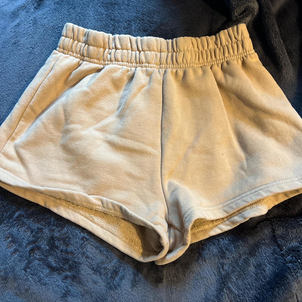 item listed by h0llyscloset