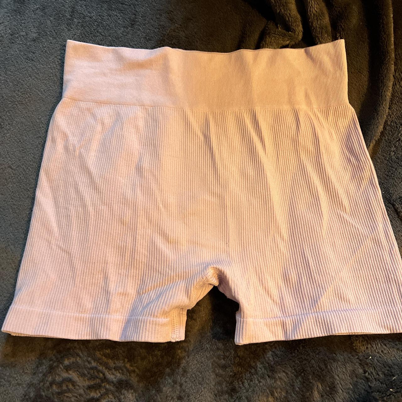 item listed by h0llyscloset
