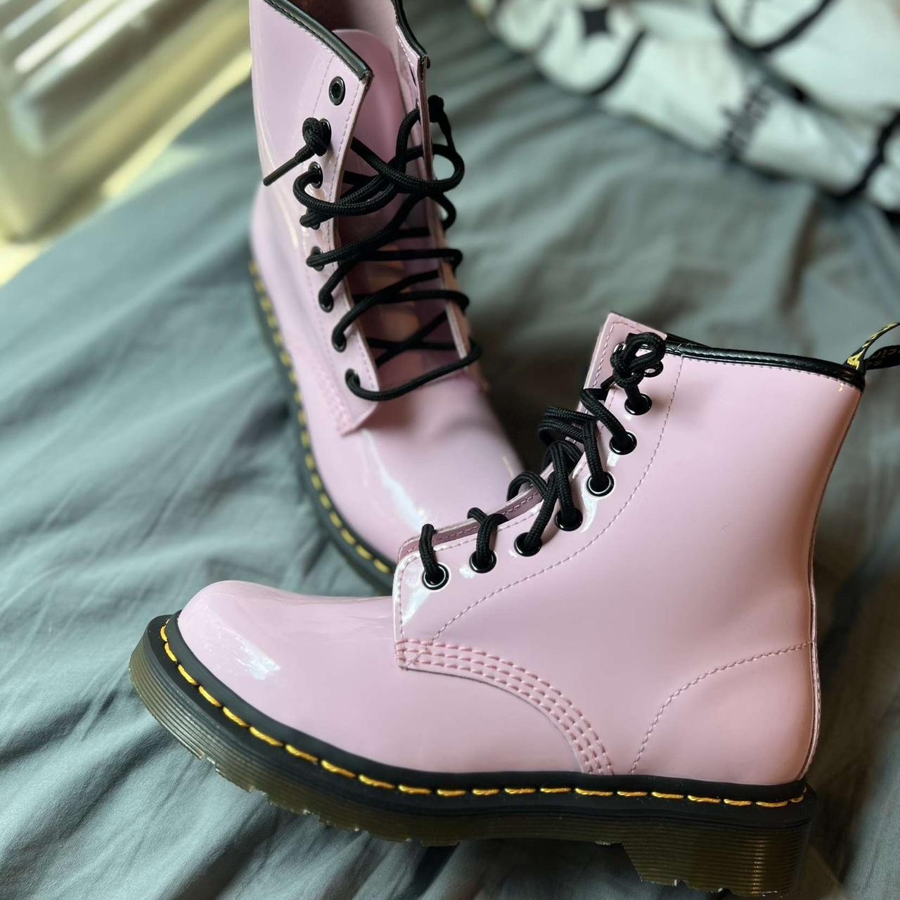 Light pink hot sale doc martens