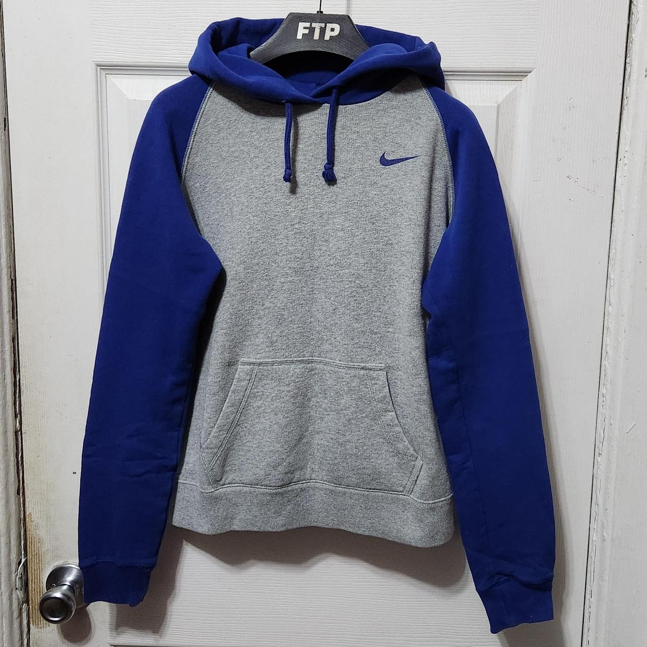 海外ブランド通販 公式サイト VTG Depop | Swoosh Mini Dept. Athletic The Nike 2012 Y2K ウェア
