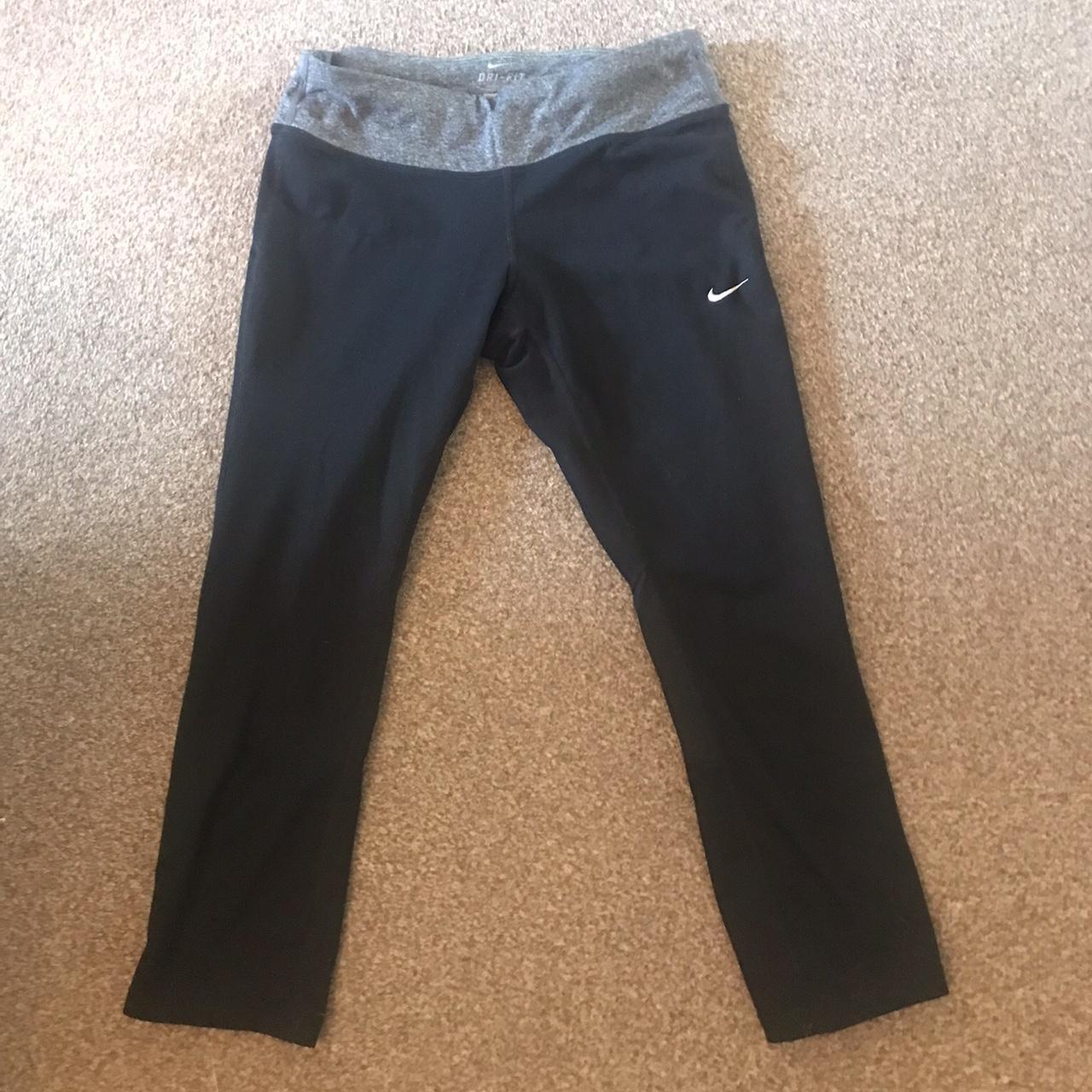 nike mini swoosh black capri leggings