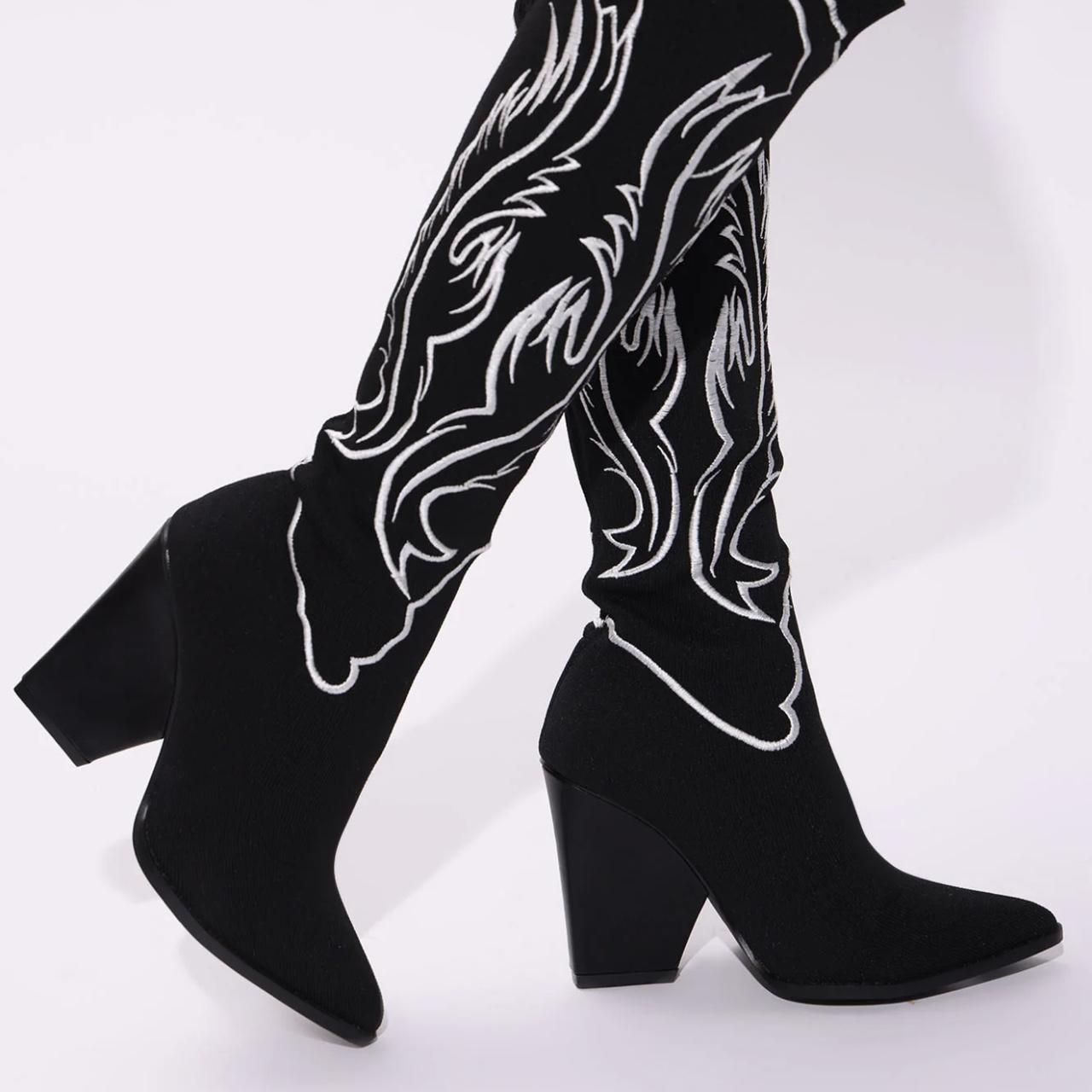 American Vintage Women's Black and White Boots Depop