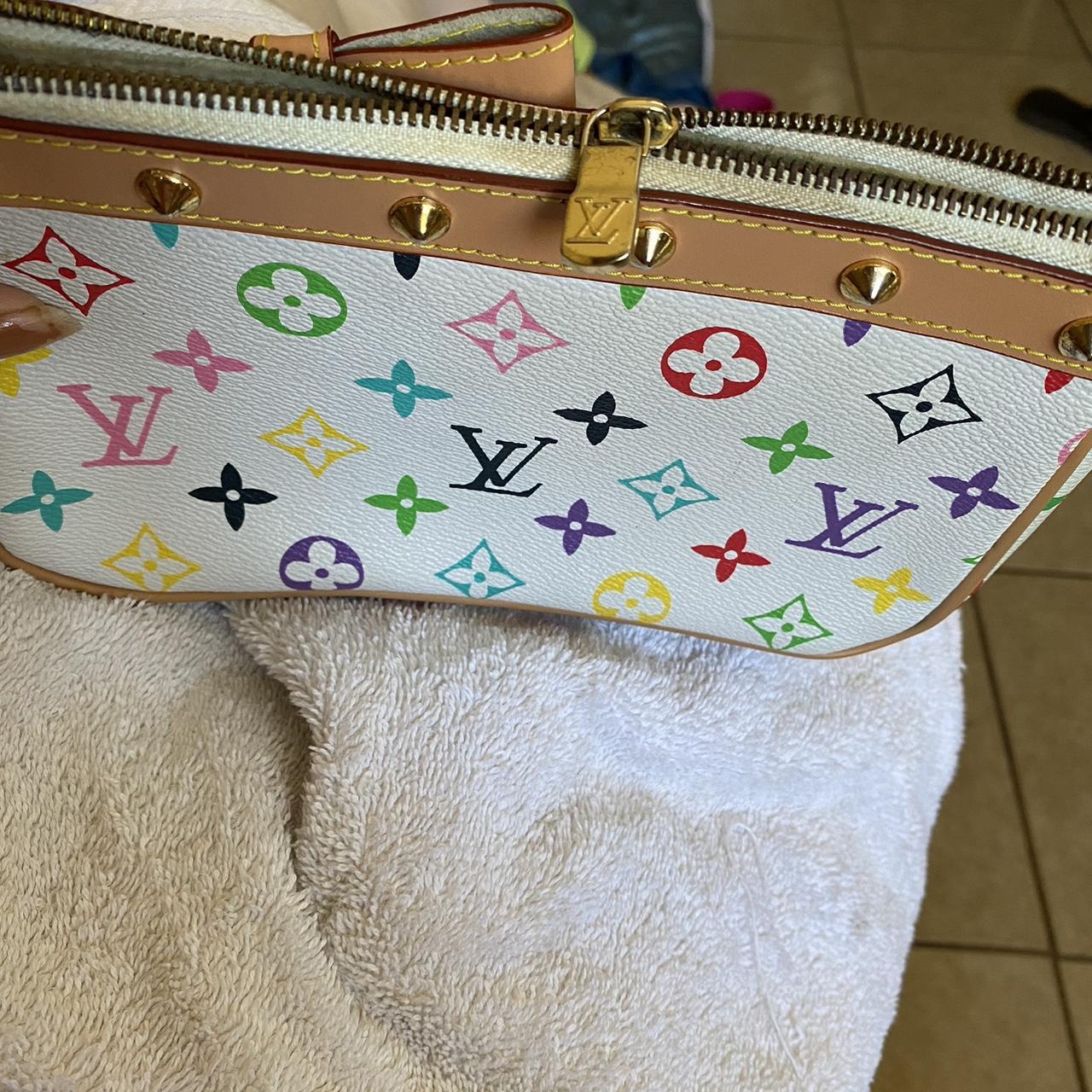 Lv bag so beautiful only bad thing is the zipper - Depop