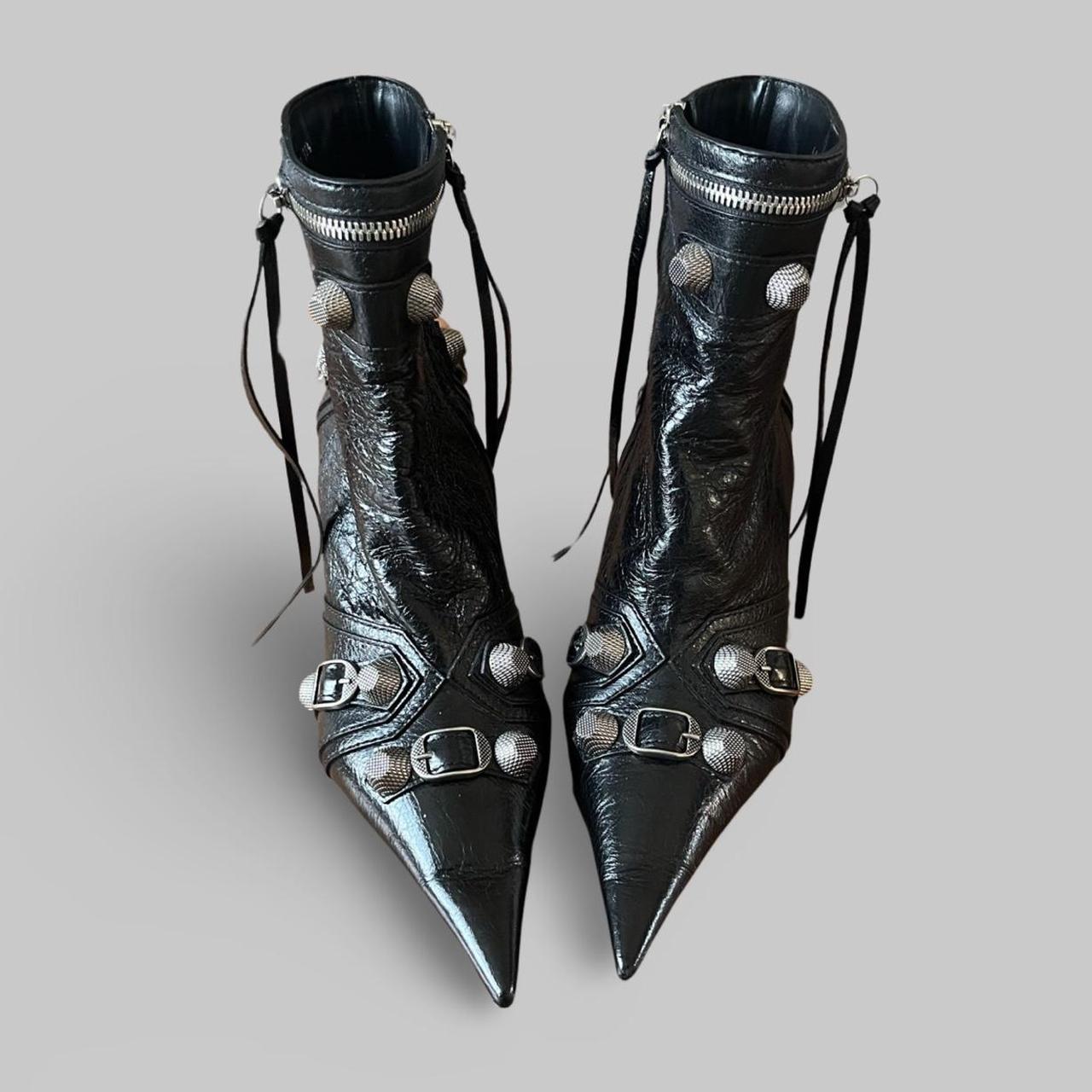 【関税＆送料込み】Balenciaga 'Cagole' Boots Balenciaga Cagole Lambskin Buckle Zip Knee Boots - Bergdorf