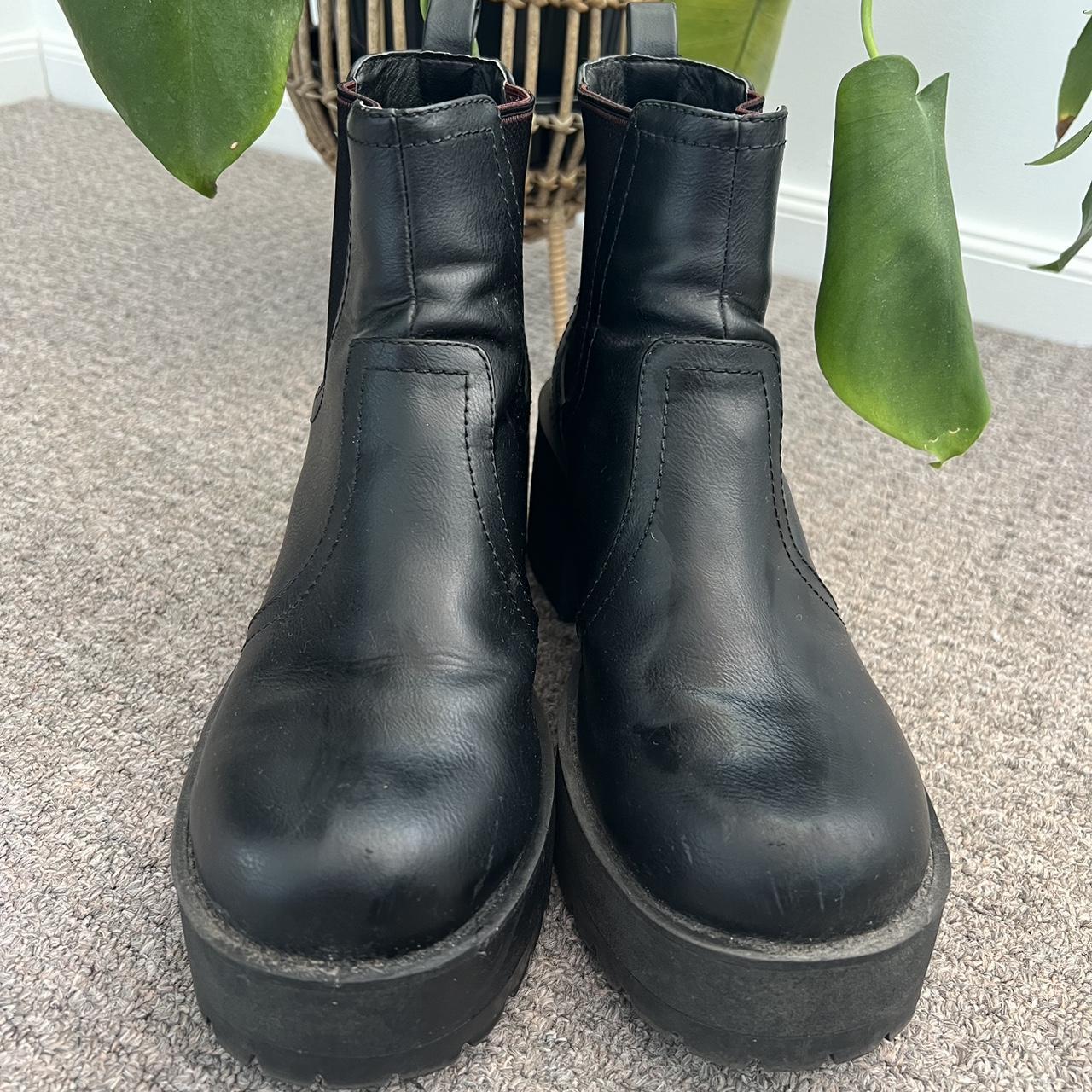 Lipstik boots sale shop