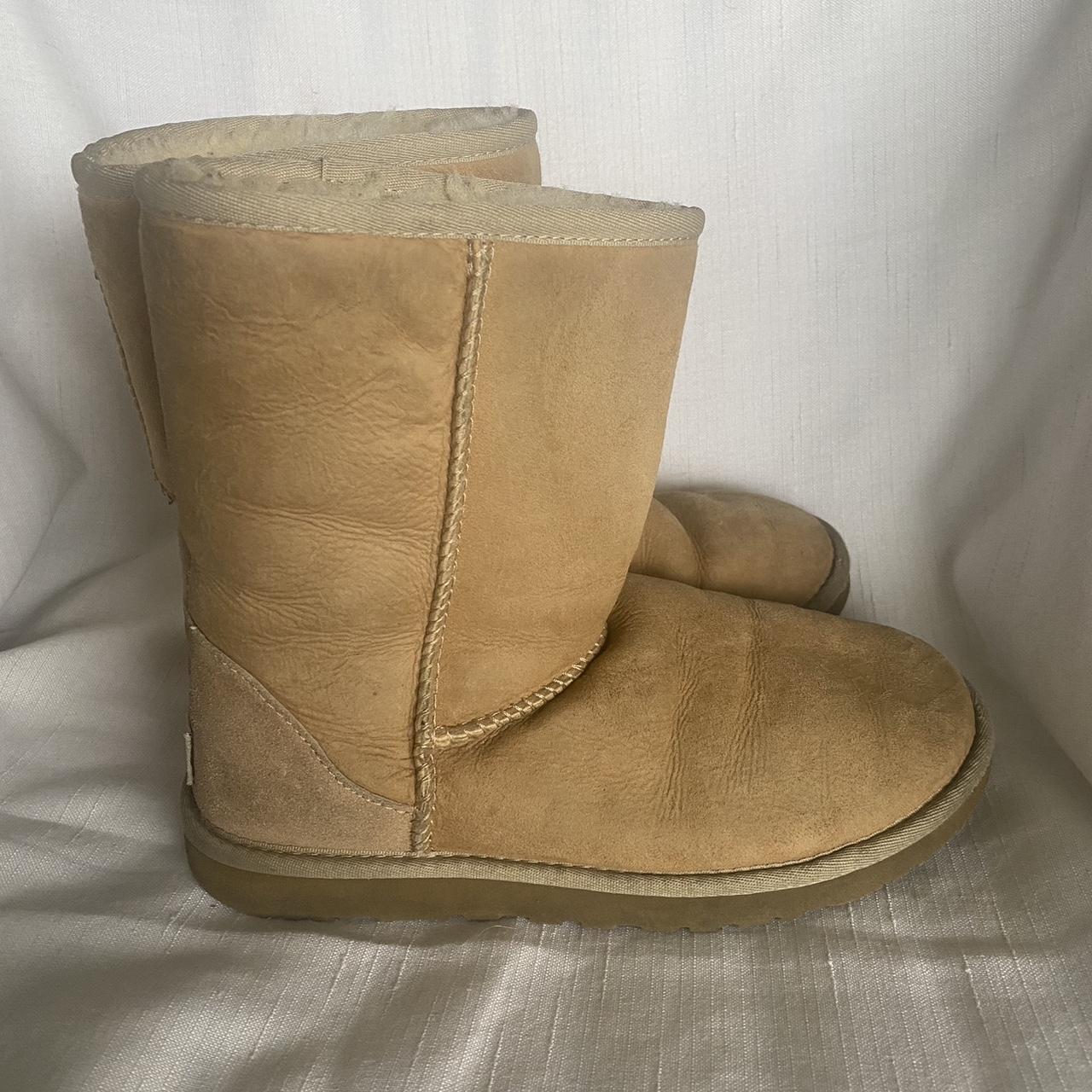 Short tan uggs with on sale bows