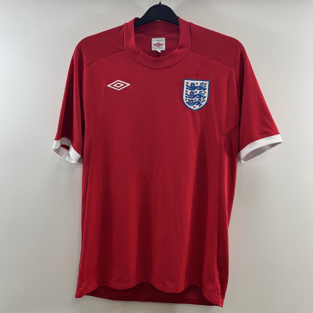 Umbro Men's Red T-shirt | Depop