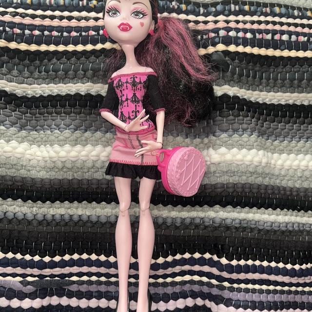 Draculaura monster-high-doll - Depop