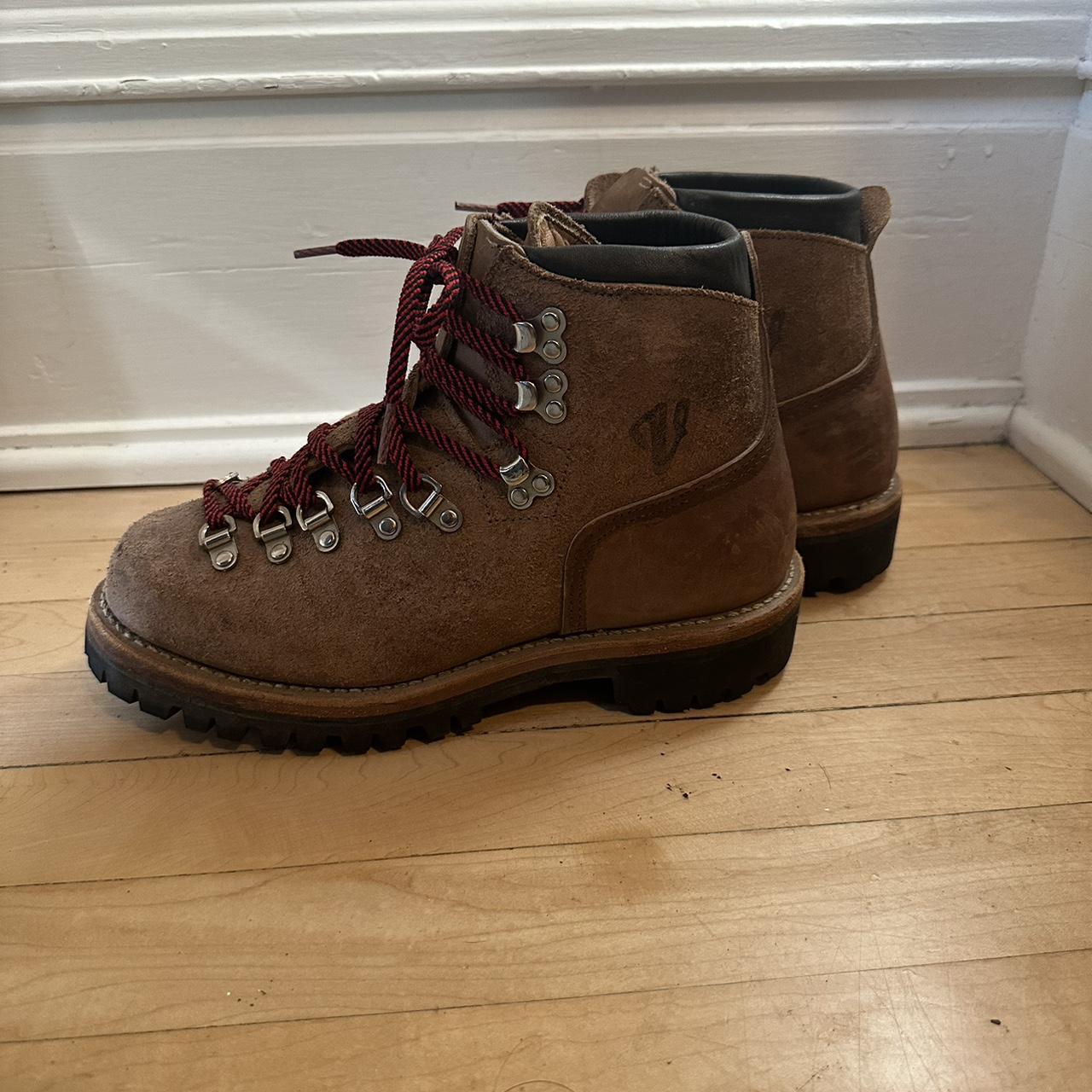 round toe chelsea boots womens
