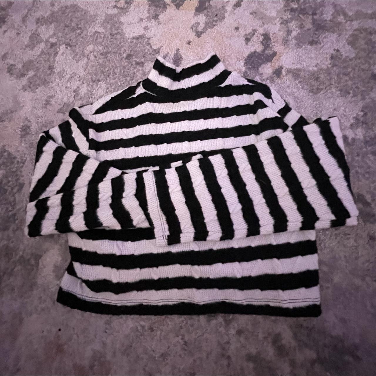 Zara Women's Black and White Jumper Depop