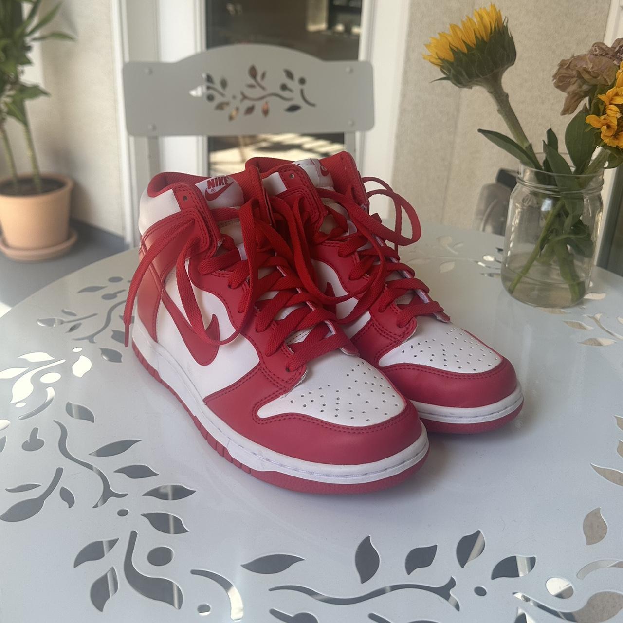 white and red nike dunk