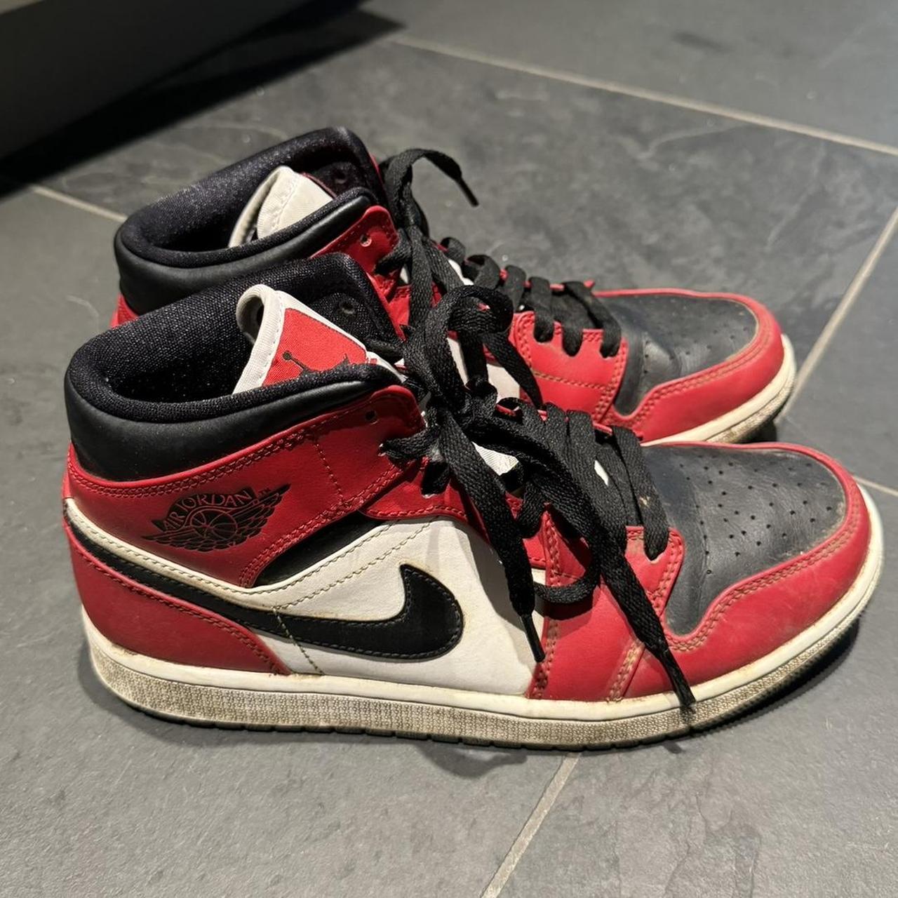 jordan 1 mid chicago size 9