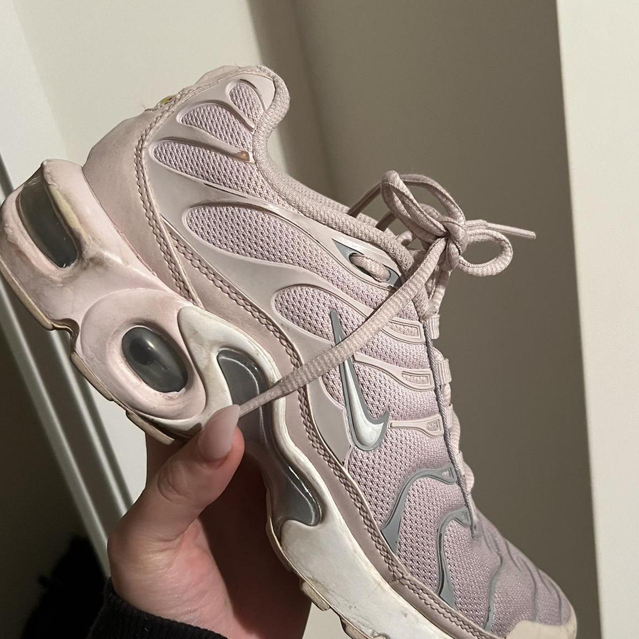 nike tn trainers grey