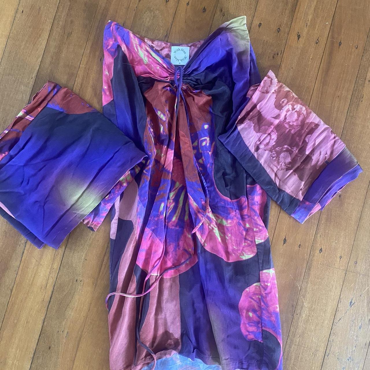 With Jean Naomi set. Size M would best fit an 810.... Depop