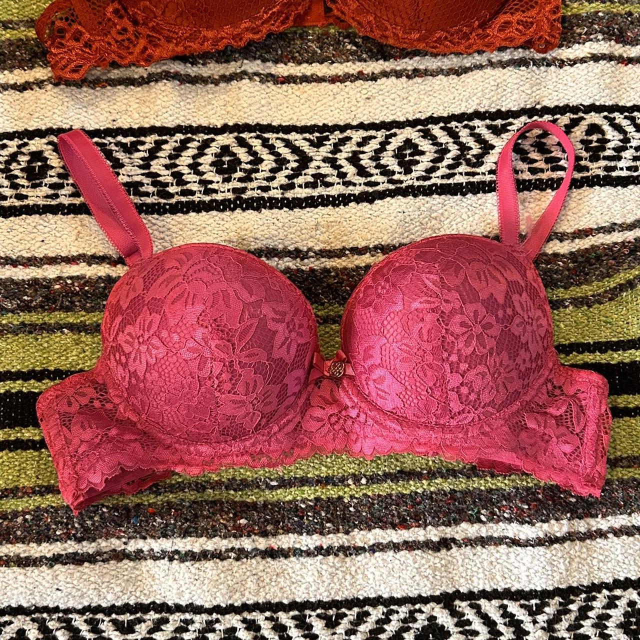 Daisy Fuentes Intimates Floral Padded Push Up Bra - Depop