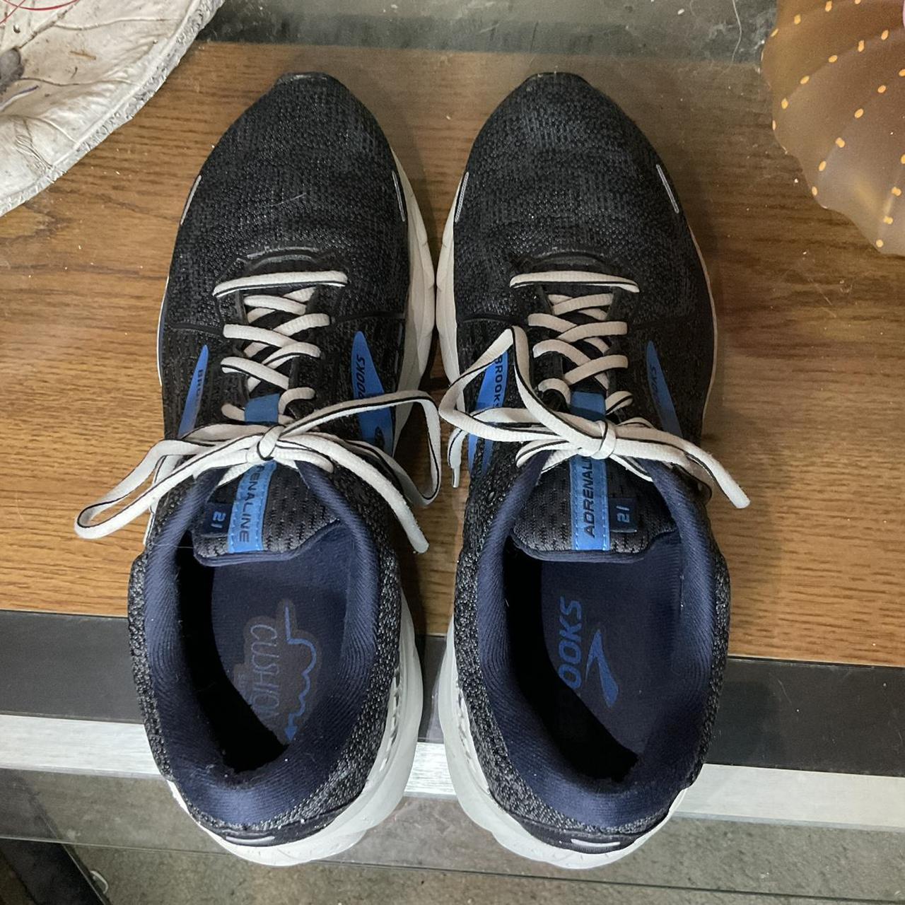 Brooks Men's Black and Blue Trainers | Depop