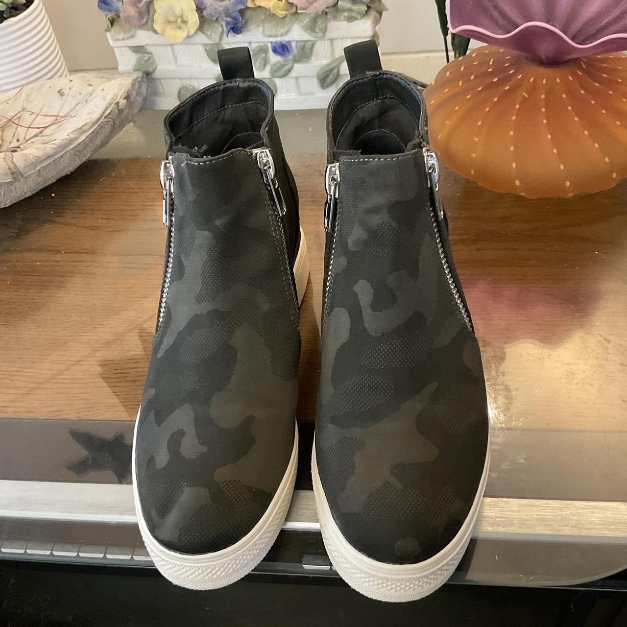 STEVEN MADDEN WEDGIE CAMO PLATFORM SNEAKERS
