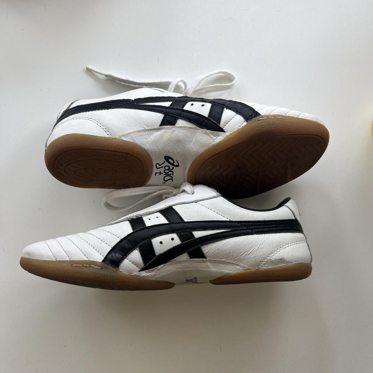 ASICS Women's Black and White Trainers | Depop