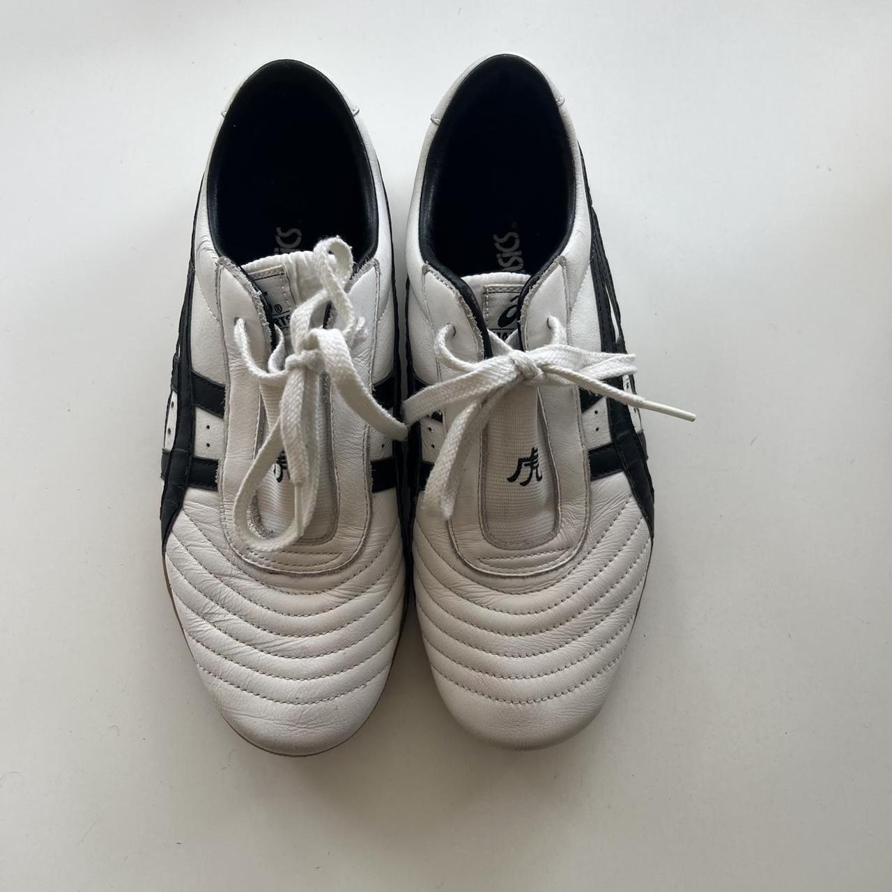 ASICS Women's Black and White Trainers | Depop